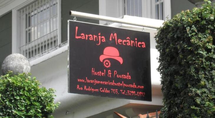 Laranja Mecanica Hostel & Pousada