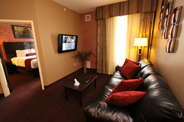 Best Western Plus Hannaford Inn & Suites