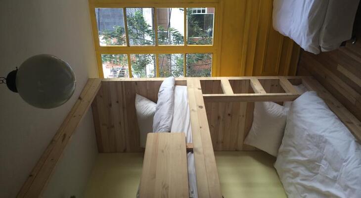 12:12 Hostels