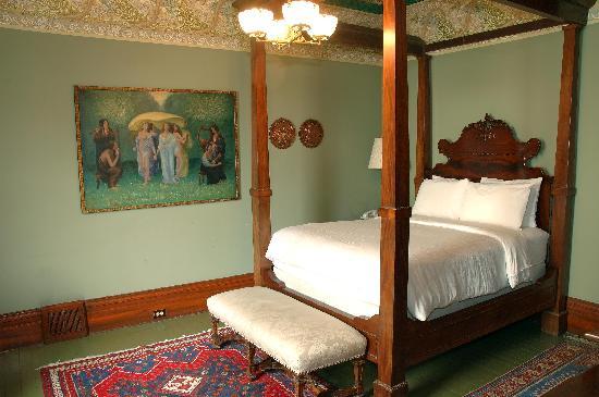 Chateau Tivoli Bed & Breakfast