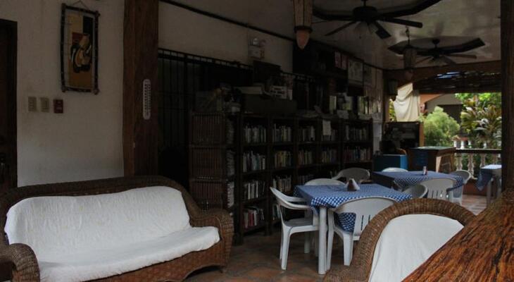 Dave's Straw Hat Inn
