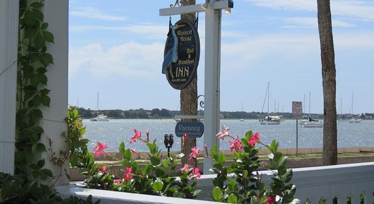 Bayfront Westcott House Bed and Breakfast