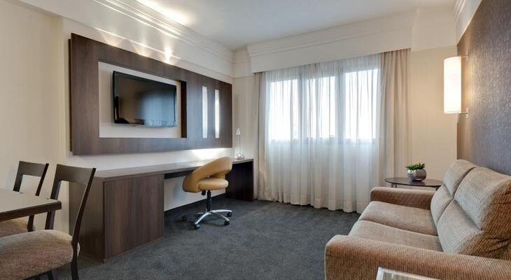 Qoya Hotel Curitiba, Curio Collection by Hilton