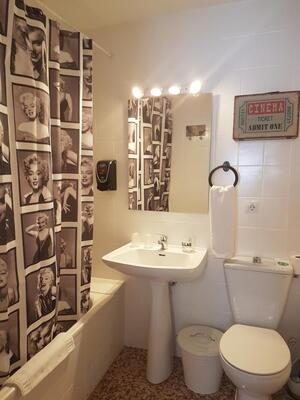 Barri Antic Hostel & Pub