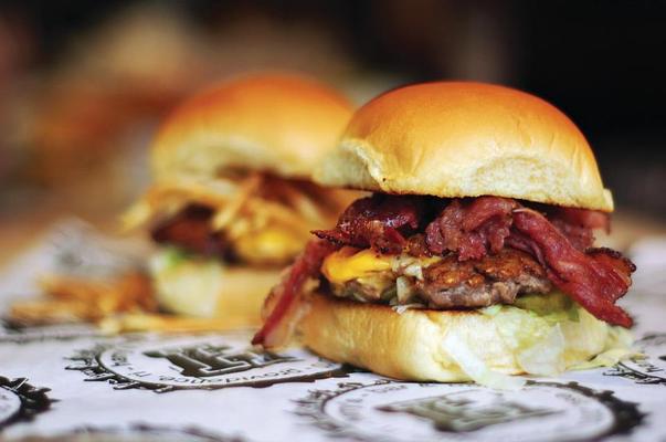 Harry's Bar & Burger - Main St