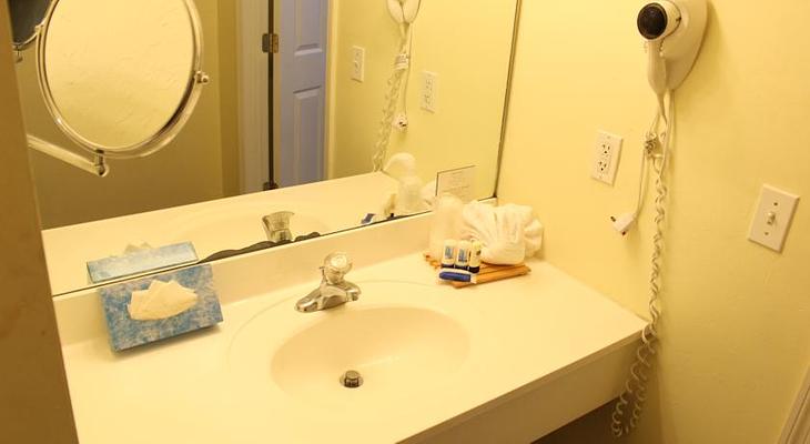 Lighthouse Resort Inn & Suites