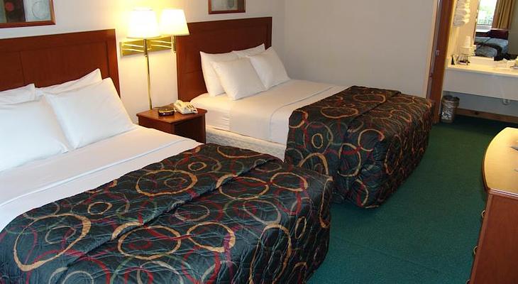 Super 8 by Wyndham Branson / Shepherd of the Hills Exwy