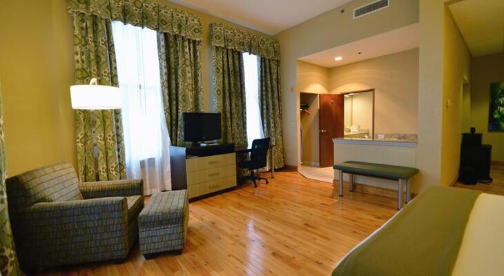 Holiday Inn Express Cleveland Downtown, an IHG Hotel