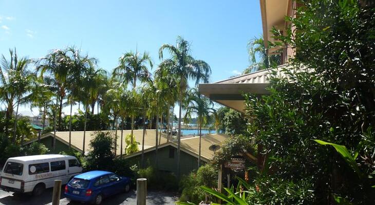 Backpackers by the Bay