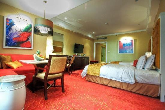 Maxims Hotel - Resorts World Manila