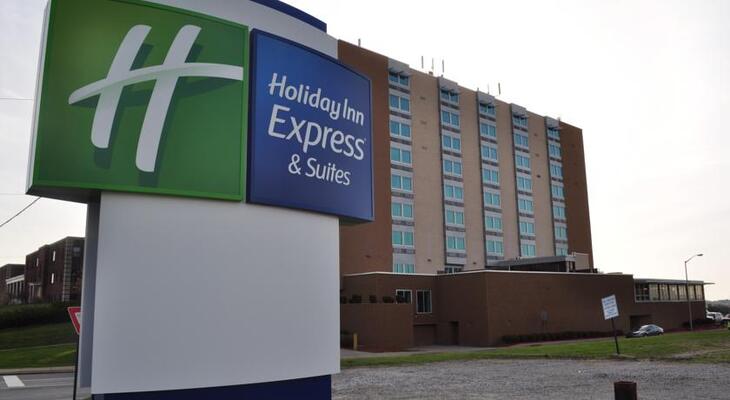 Holiday Inn Express & Suites Pittsburgh West - Green Tree, an IHG Hotel