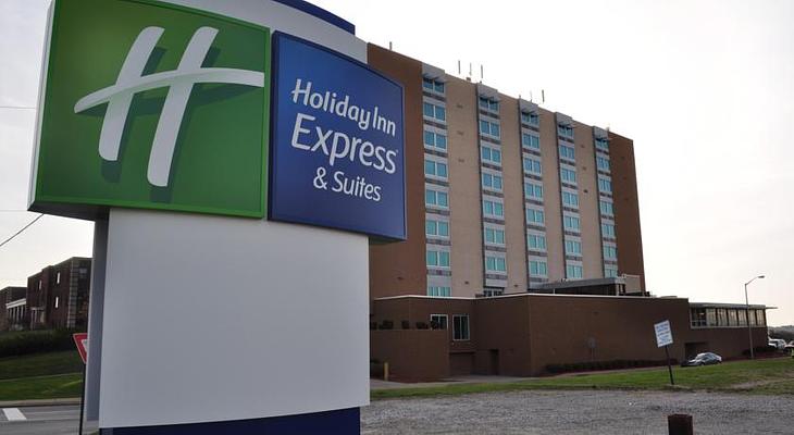 Holiday Inn Express & Suites Pittsburgh West - Green Tree, an IHG Hotel