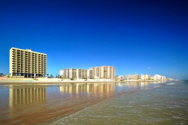 Holiday Inn Express & Suites Oceanfront Daytona Beach Shores, an IHG Hotel