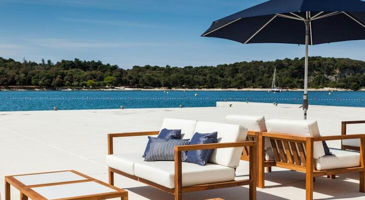 Lone Hotel by Maistra Collection