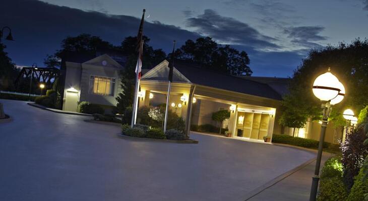 The Del Monte Lodge Renaissance Rochester Hotel & Spa