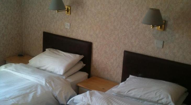 Waters Edge Hotel