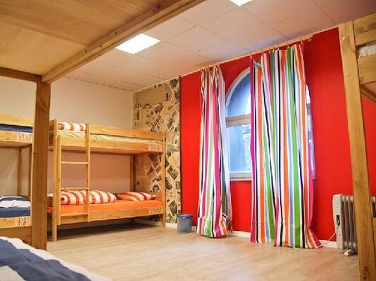Red Emperor Bar and Hostel