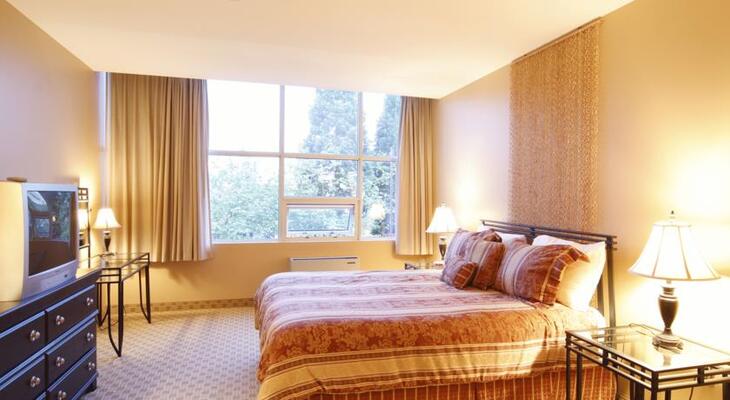 Lonsdale Quay Hotel