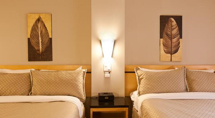 Hotel Le Dauphin Montreal Centre-Ville