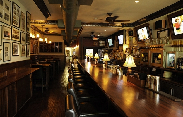Lola's Barracks Bar & Grill