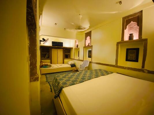 Pushp Guest House