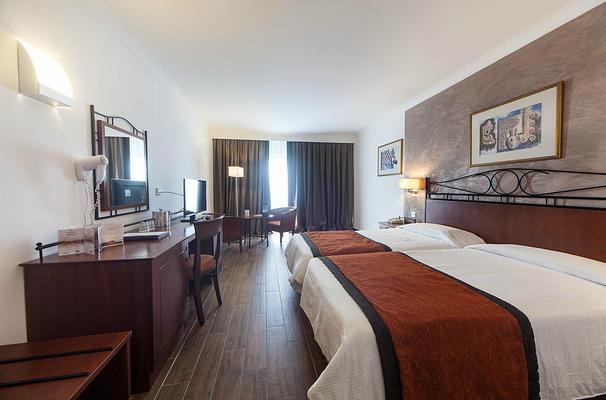 Golden Tulip Vivaldi Hotel