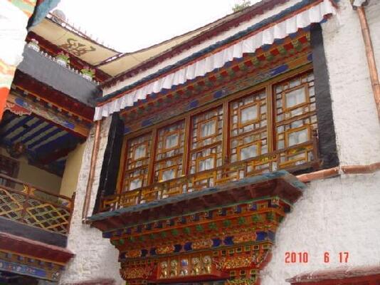Floral Hotel Lincang (Lhasa Jokhang Temple Old Town)