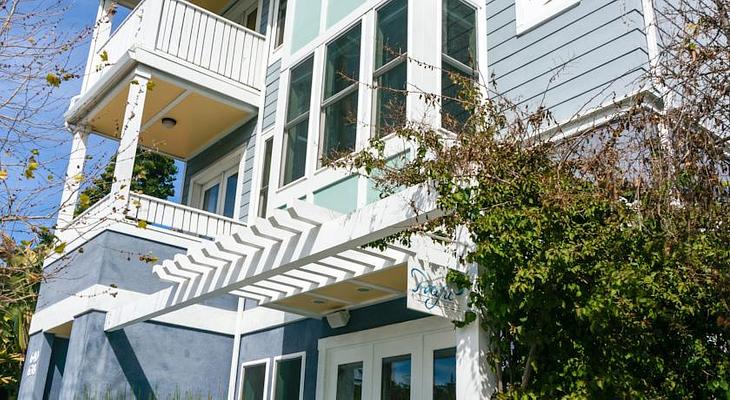 Pacific Blue Inn