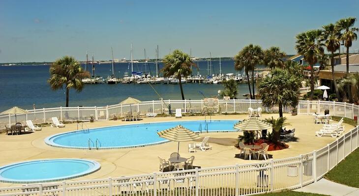 Quality Inn & Suites On The Bay Near Pensacola Beach