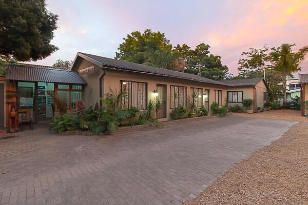 Inyathi Guest Lodge