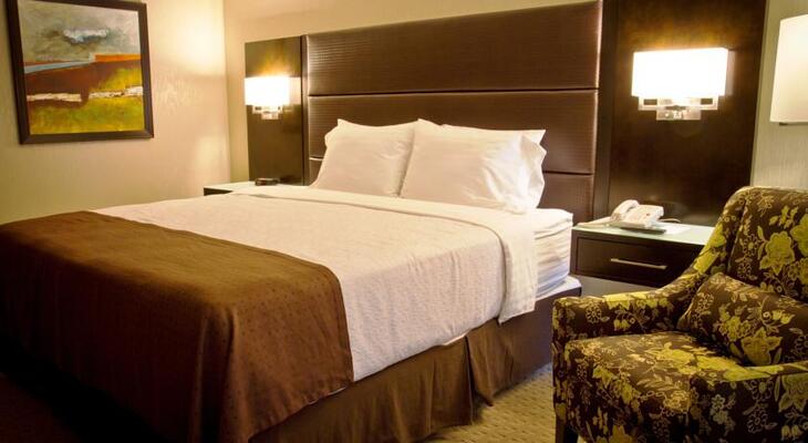 Holiday Inn Vancouver-Centre (Broadway), an IHG Hotel