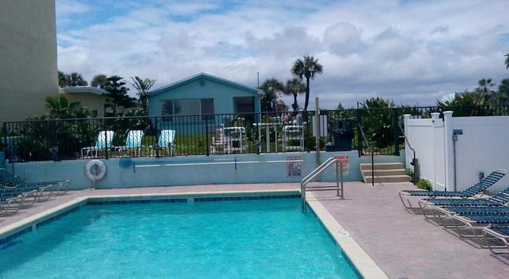 Daytona Shores Inn and Suites