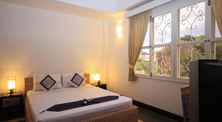 The Frangipani Villa - 90s Hotel