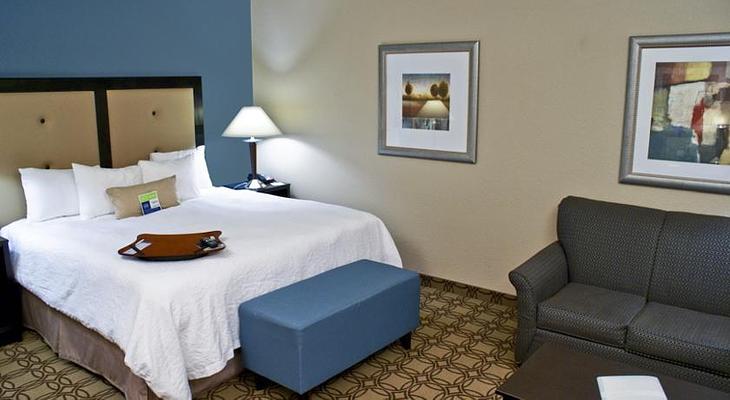 Hampton Inn & Suites Charlotte Airport