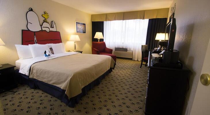 Knott's Berry Farm Hotel