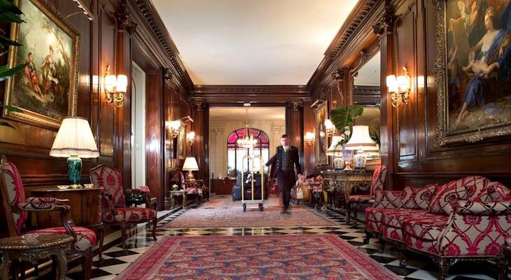 Hotel Raphael