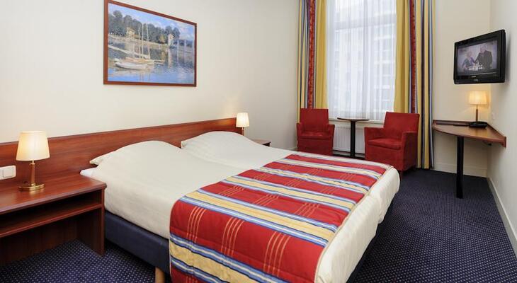 Boulevard Hotel
