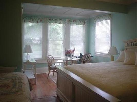 River Lily Inn Bed & Breakfast