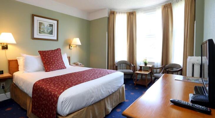 James Bay Inn Hotel, Suites & Cottage