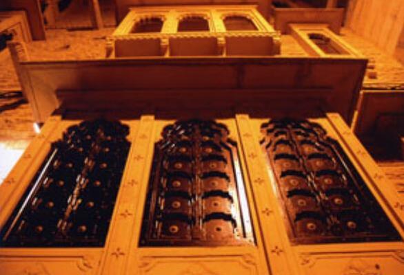 Stepwell House