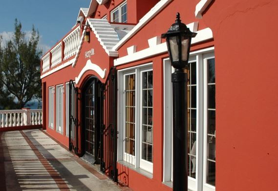 Henry VIII Restaurant, Sushi Bar and Pub