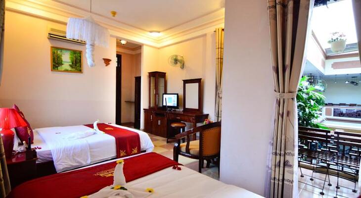 Nhi Nhi Hotel