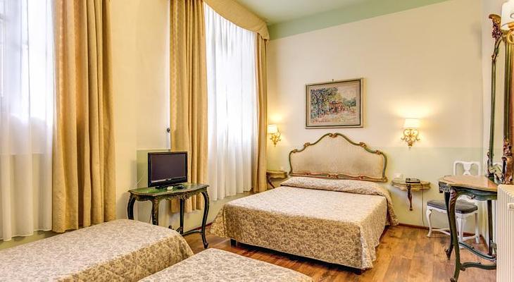 Hotel Azzi