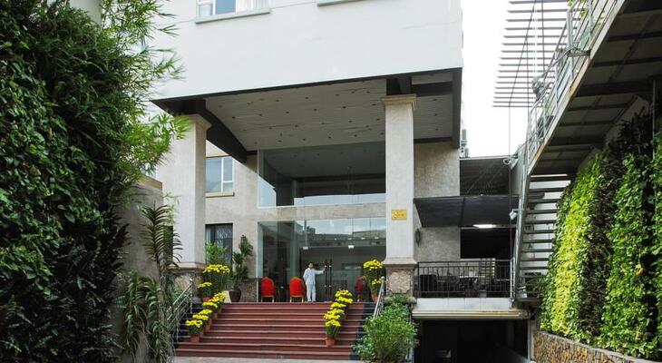 Sunland Hotel