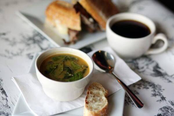 Amelie's French Bakery