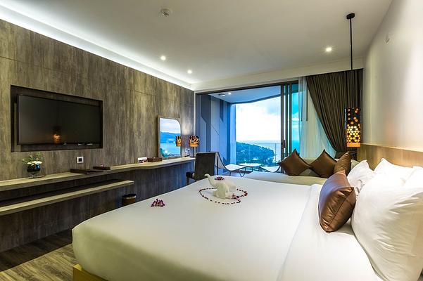 Crest Resort & Pool Villas