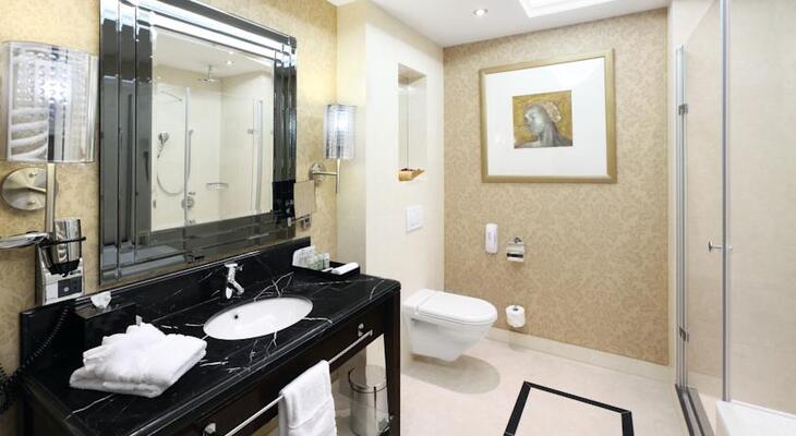 Hotel KINGS COURT