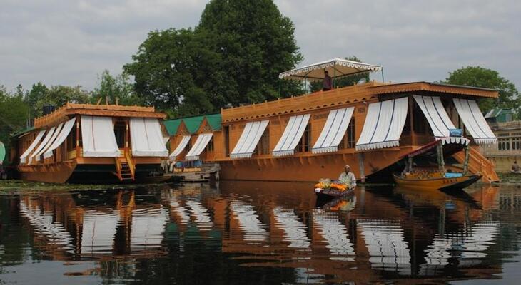 New Jacquline Heritage Houseboats Nigeen Lake