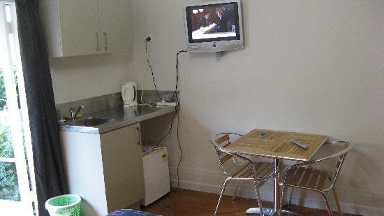 The Red Monkey Travellers' Lodge