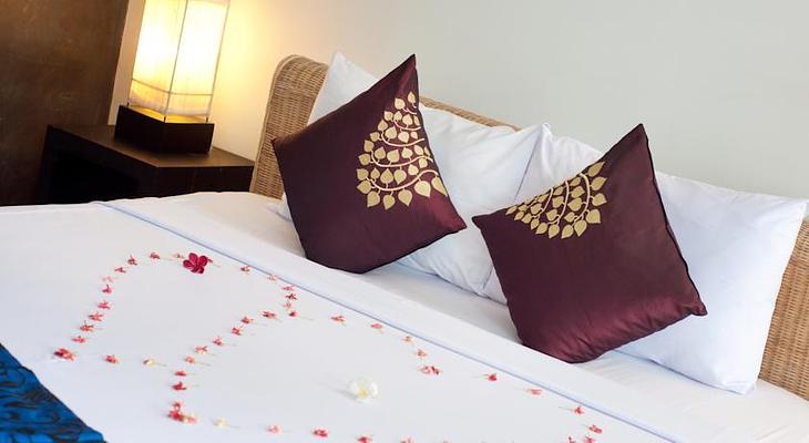 The Frangipani Villa - 90s Hotel